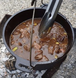 Hertenstoof met rode wijn en chocolade